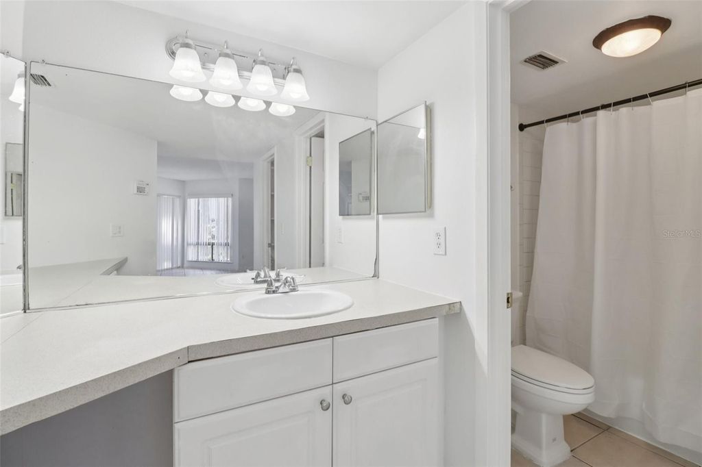 Image 10 of property listing at 4369 AQUA VISTA DRIVE 16-C, Orlando, FL 32839