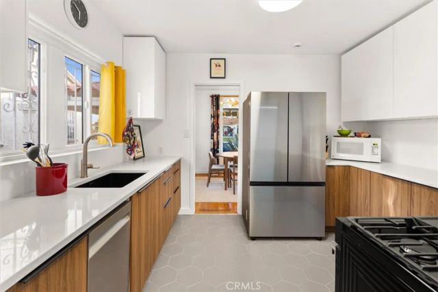 527 W 106th Street, Los Angeles, CA 90044