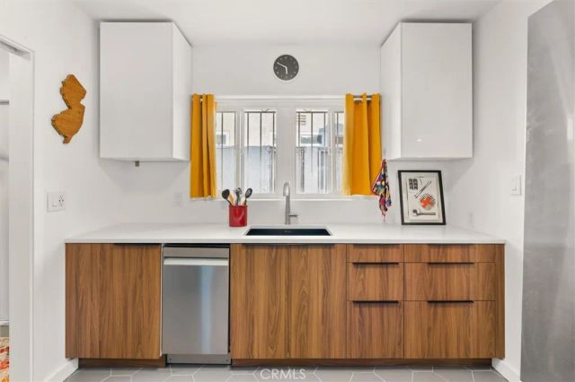 527 W 106th Street, Los Angeles, CA 90044