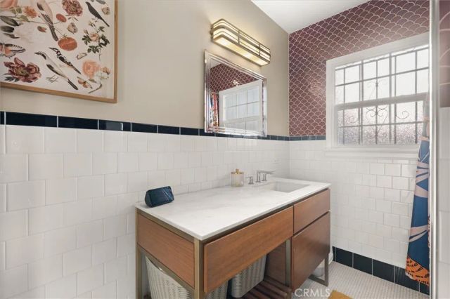 527 W 106th Street, Los Angeles, CA 90044