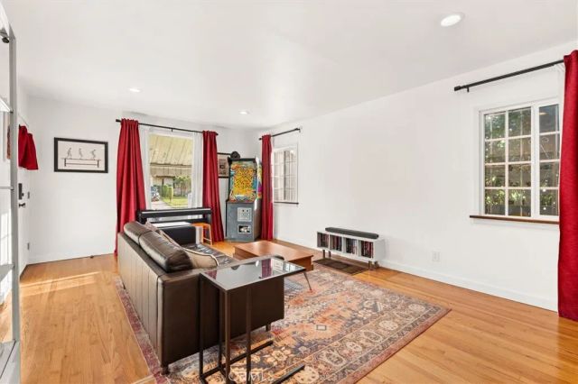 527 W 106th Street, Los Angeles, CA 90044