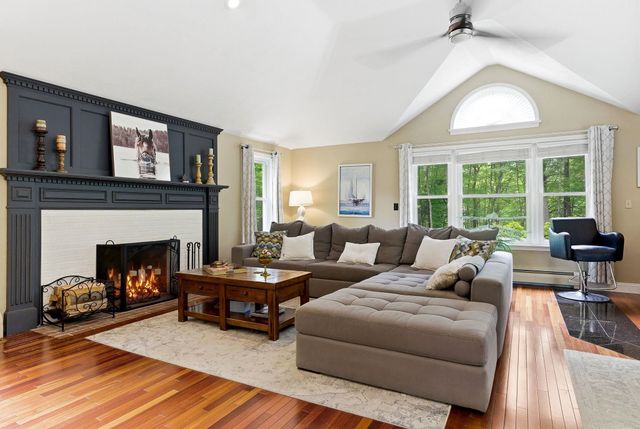 4 Hunters Road, Bedford, NH 03110