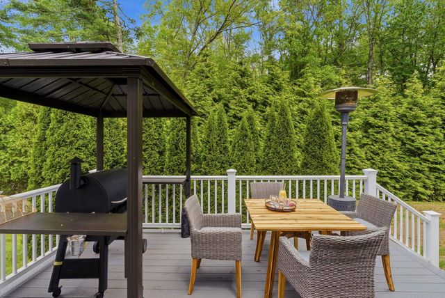4 Hunters Road, Bedford, NH 03110