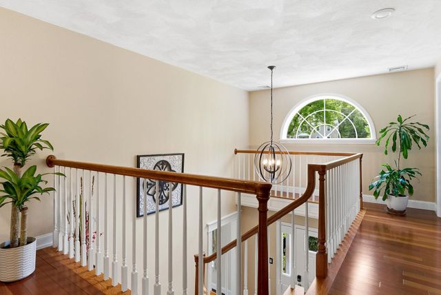 4 Hunters Road, Bedford, NH 03110