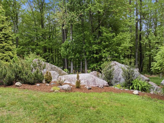 4 Hunters Road, Bedford, NH 03110