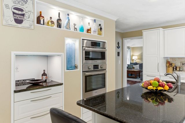 4 Hunters Road, Bedford, NH 03110