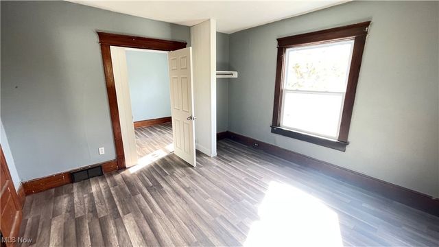 4322 Bush Avenue Up, Cleveland, OH 44109