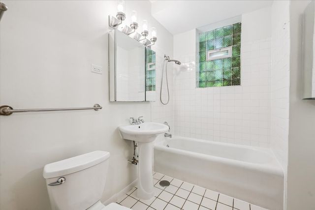 2751 W Logan Boulevard 2, Chicago, IL 60647