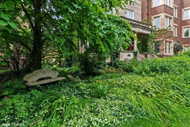 2751 W Logan Boulevard 2, Chicago, IL 60647