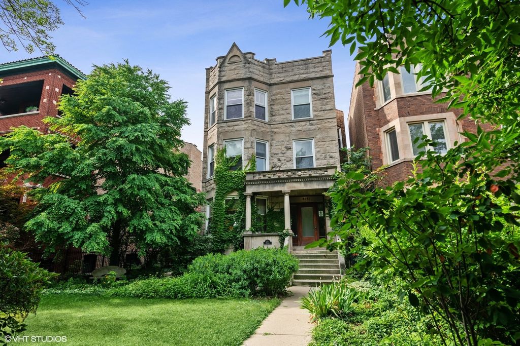 2751 W Logan Boulevard 2, Chicago, IL 60647