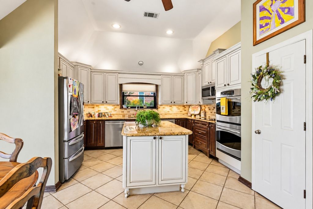 2104 Emerald Lake Drive, Arlington, TX 76013 — photo 3