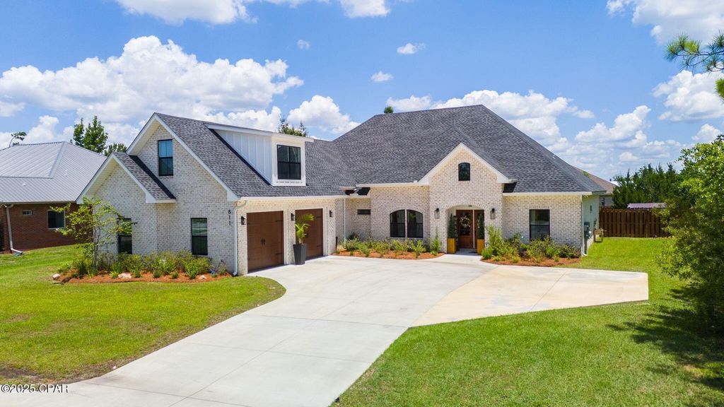 811 College Oaks Lane, Lynn Haven, FL 32444