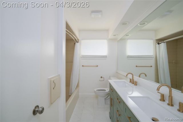 2632 Downey Drive, Troy, MI 48083