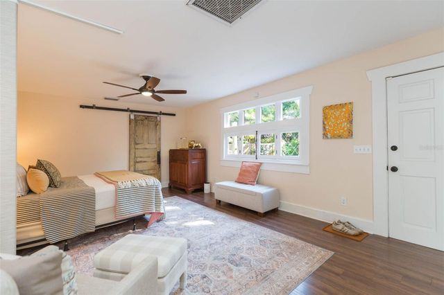 917 E BROAD STREET, Tampa, FL 33604