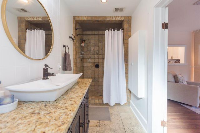 917 E BROAD STREET, Tampa, FL 33604