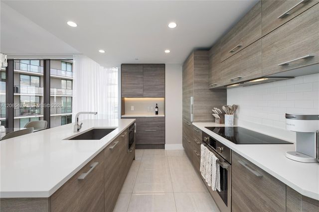 650 NE 32nd St 1501, Miami, FL 33137