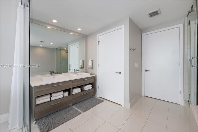 650 NE 32nd St 1501, Miami, FL 33137
