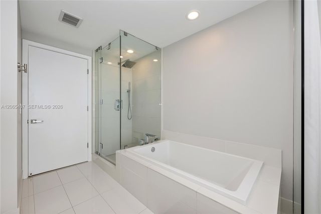 650 NE 32nd St 1501, Miami, FL 33137