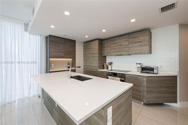 650 NE 32nd St 1501, Miami, FL 33137