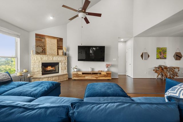 21824 Rock Wren RD, Spicewood, TX 78669