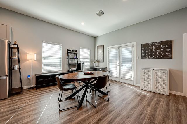 108 Bay Oaks Drive, La Porte, TX 77571