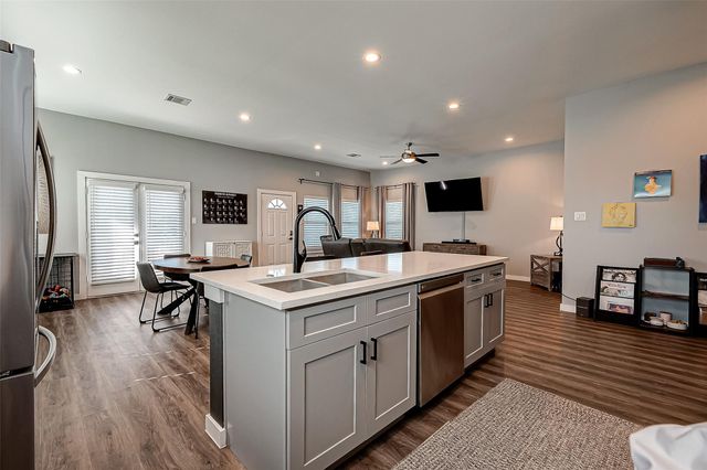 108 Bay Oaks Drive, La Porte, TX 77571