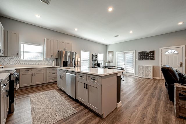 108 Bay Oaks Drive, La Porte, TX 77571