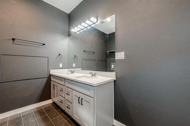 108 Bay Oaks Drive, La Porte, TX 77571