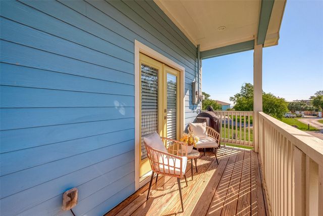 108 Bay Oaks Drive, La Porte, TX 77571