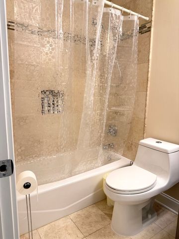 618 E Old Willow Road 183-B, Prospect Heights, IL 60070