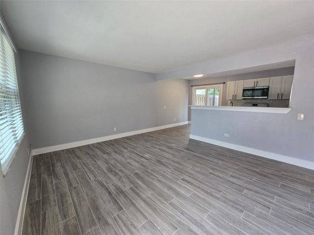 2504 Manor CIR B, Austin, TX 78723
