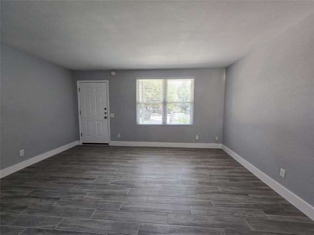 2504 Manor CIR B, Austin, TX 78723