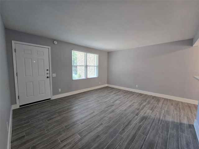 2504 Manor CIR B, Austin, TX 78723