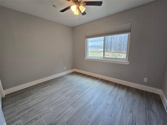 2504 Manor CIR B, Austin, TX 78723