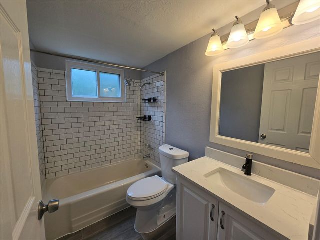 2504 Manor CIR B, Austin, TX 78723
