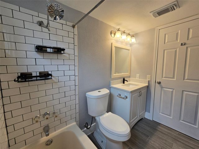 2504 Manor CIR B, Austin, TX 78723