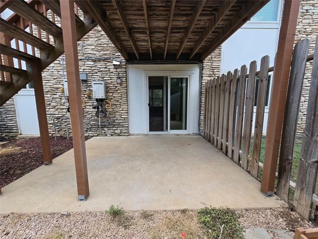 2504 Manor CIR B, Austin, TX 78723