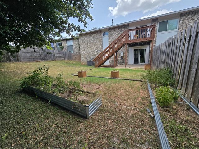2504 Manor CIR B, Austin, TX 78723