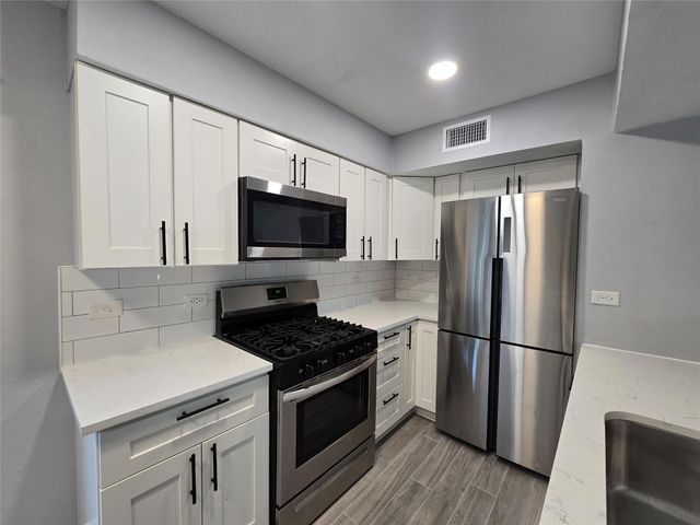 2504 Manor CIR B, Austin, TX 78723