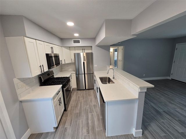 2504 Manor CIR B, Austin, TX 78723