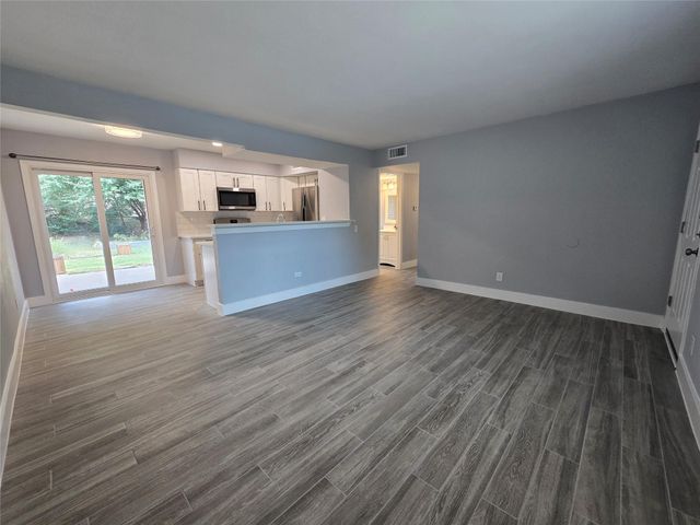 2504 Manor CIR B, Austin, TX 78723