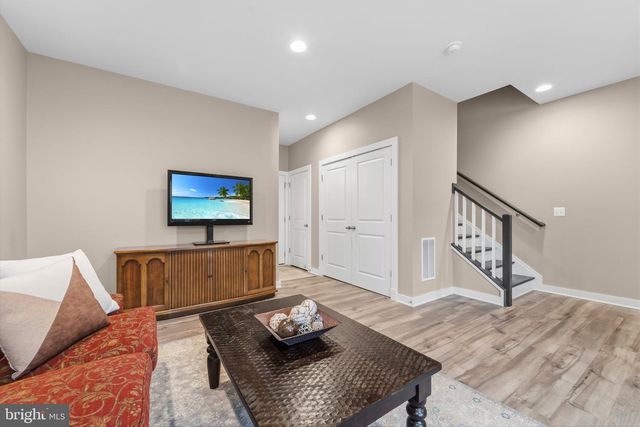 43733 HAY RD, Ashburn, VA 20147
