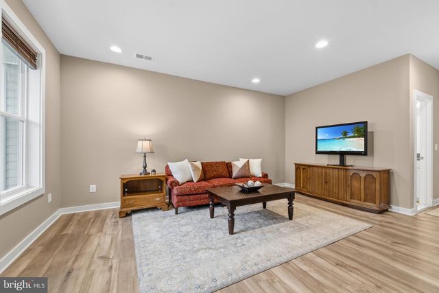 43733 HAY RD, Ashburn, VA 20147