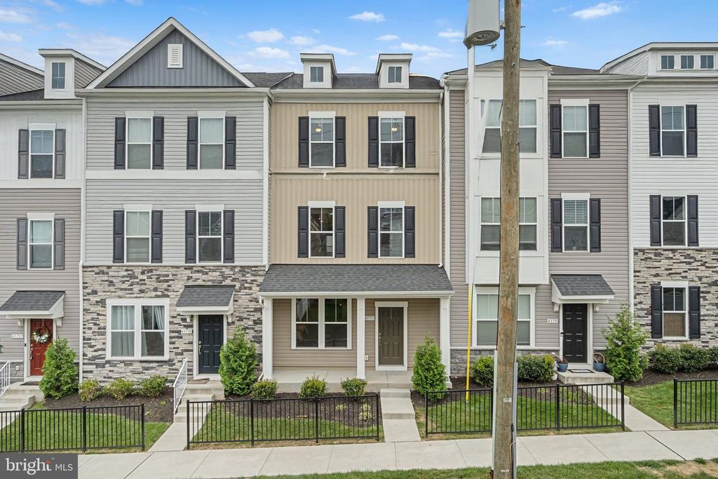 43733 HAY RD, Ashburn, VA 20147