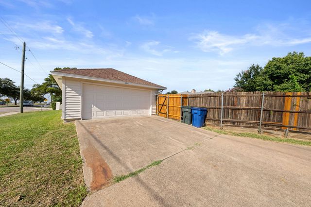 3802 Roan Circle, Garland, TX 75043