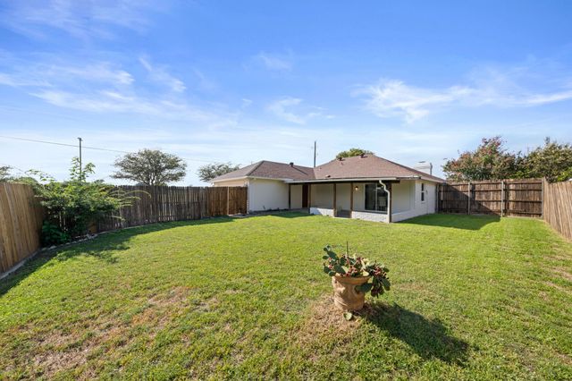 3802 Roan Circle, Garland, TX 75043