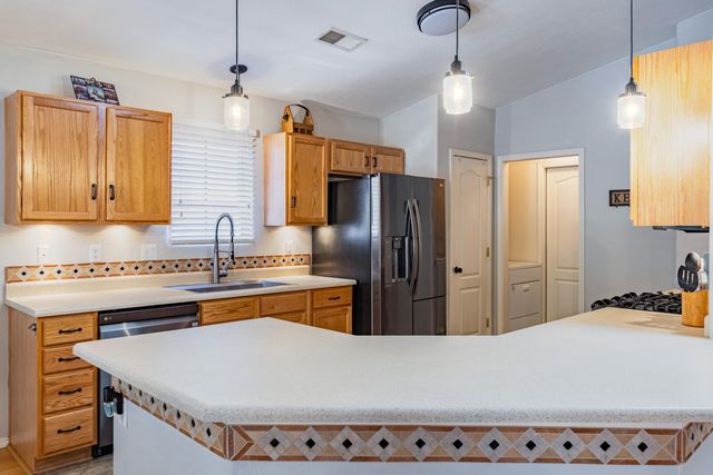 5804 Night Shadow Avenue NW, Albuquerque, NM 87114