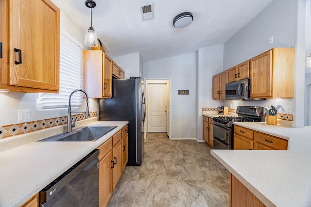 5804 Night Shadow Avenue NW, Albuquerque, NM 87114