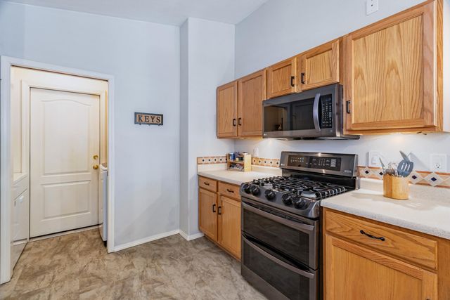 5804 Night Shadow Avenue NW, Albuquerque, NM 87114
