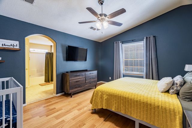5804 Night Shadow Avenue NW, Albuquerque, NM 87114